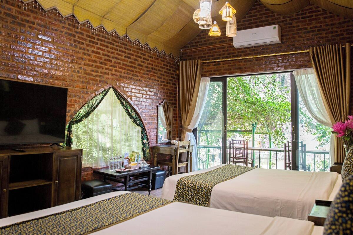 Design Quadruple Room | Minibar, desk, iron/ironing board, free WiFi