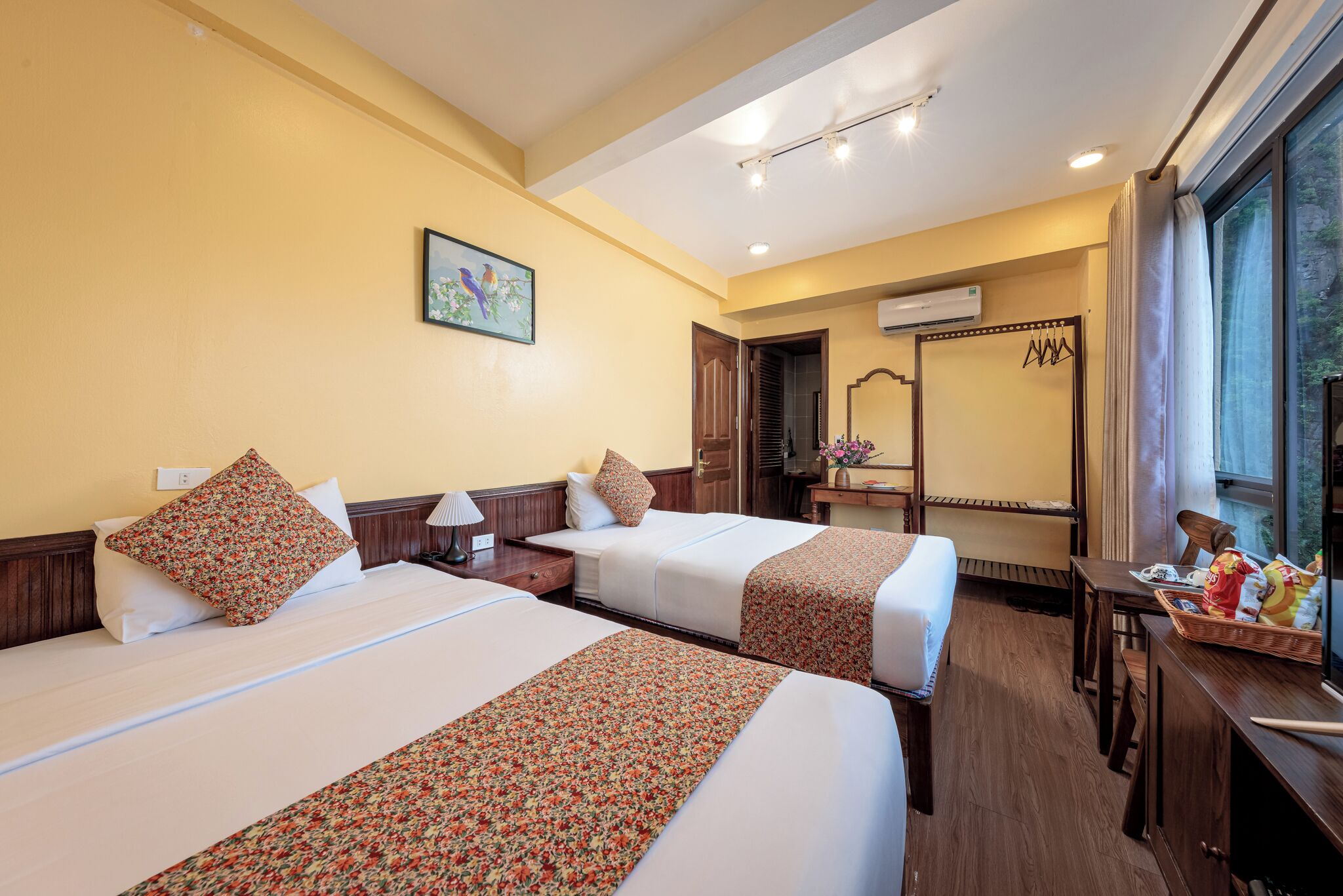 Deluxe Twin Room | Bar mini, meja, kalis bunyi, seterika/papan seterika 