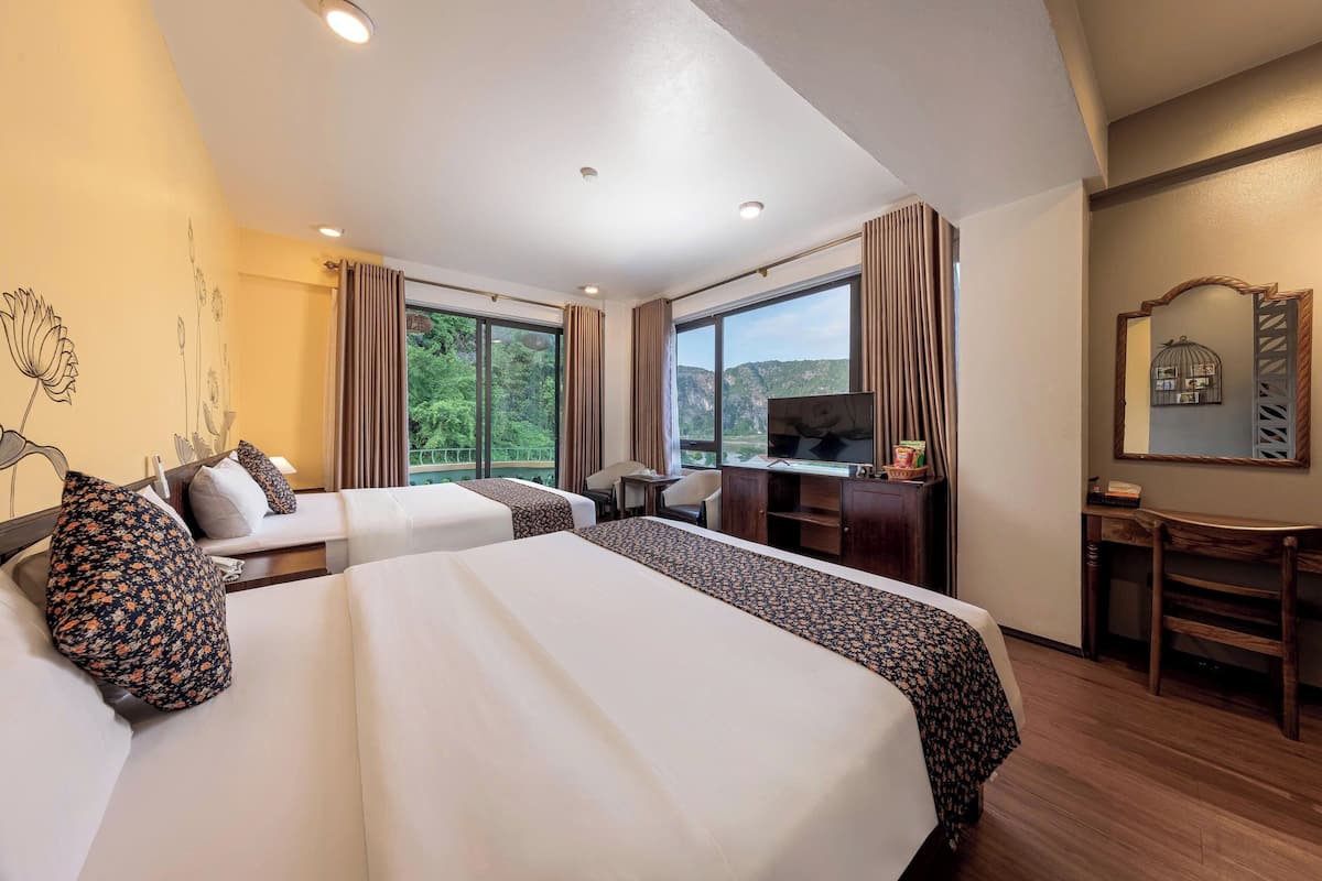 Deluxe Quadruple Room, Balcony, Mountain View