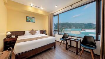 Habitación, 1 cama Queen size, vista al jardín | Minibar, escritorio, tabla de planchar con plancha y wifi gratis