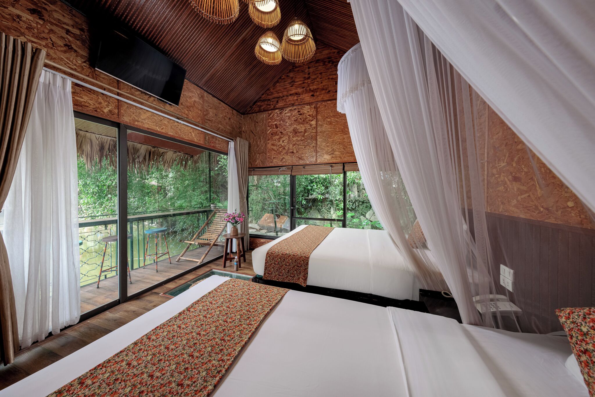 時尚三人房 | 迷你吧、書桌、隔音、熨斗/熨衣板