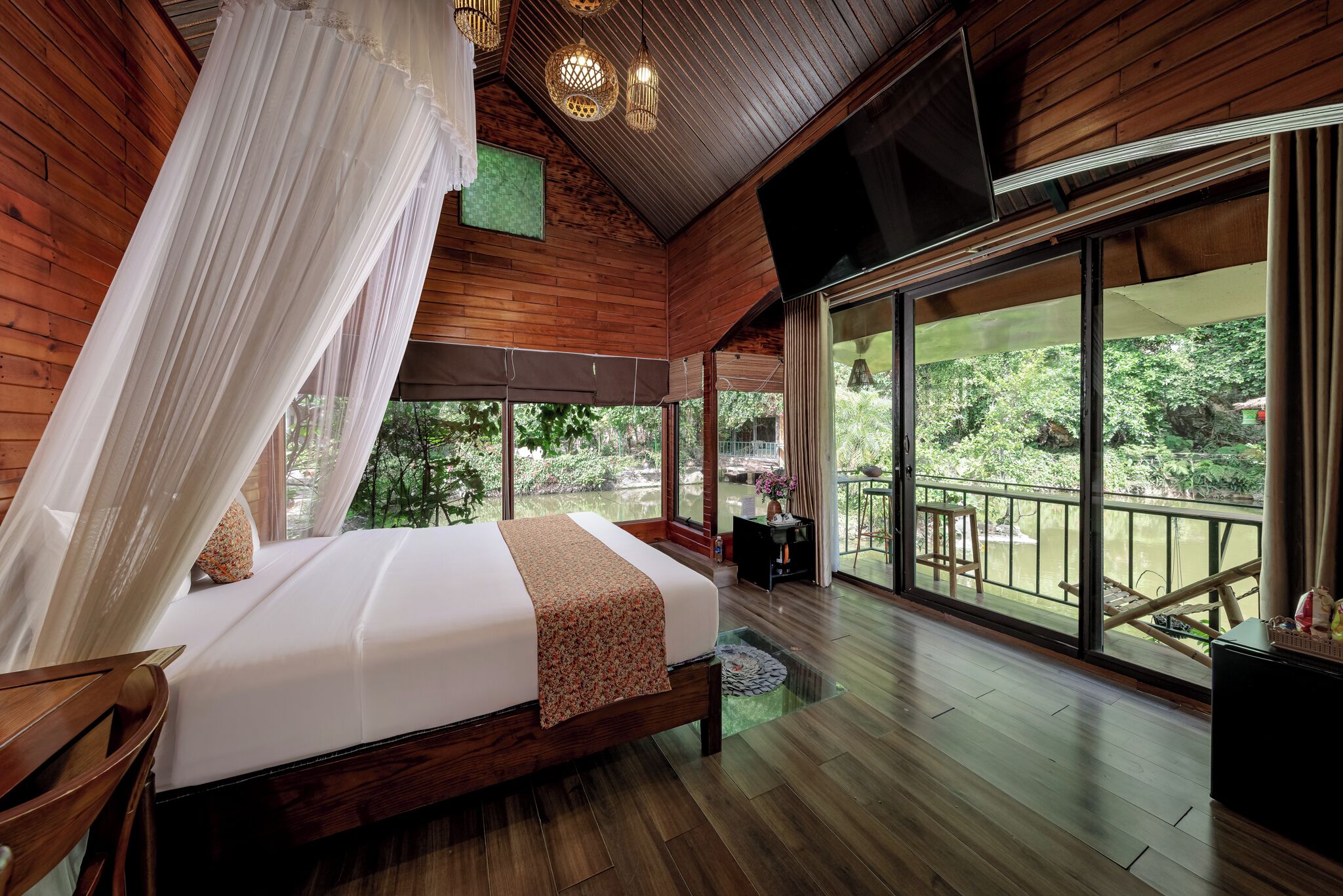 Design Room, Garden View | Minibar, desk, soundproofing, iron/ironing board