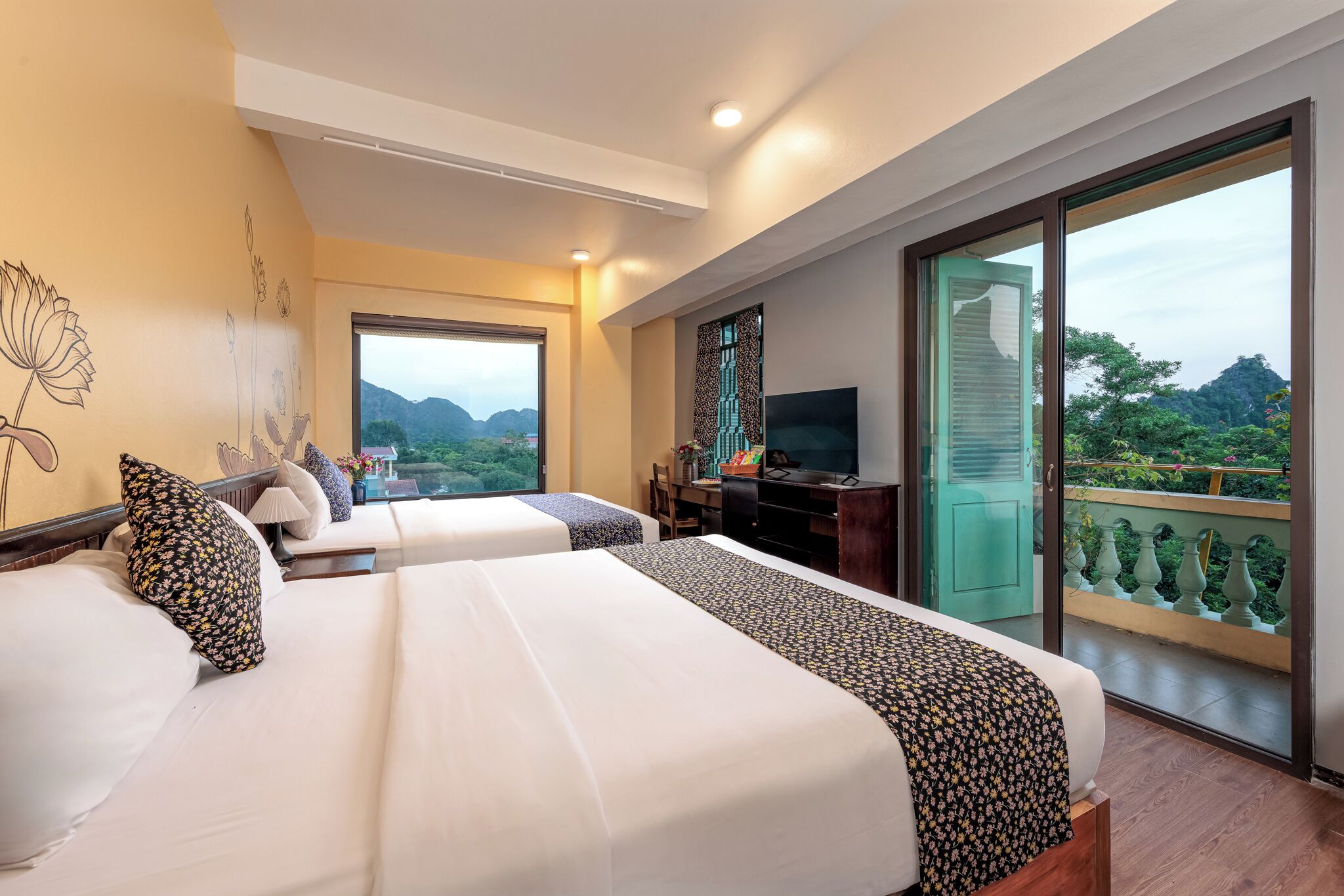 Family Triple Room | Bar mini, meja, kalis bunyi, seterika/papan seterika 