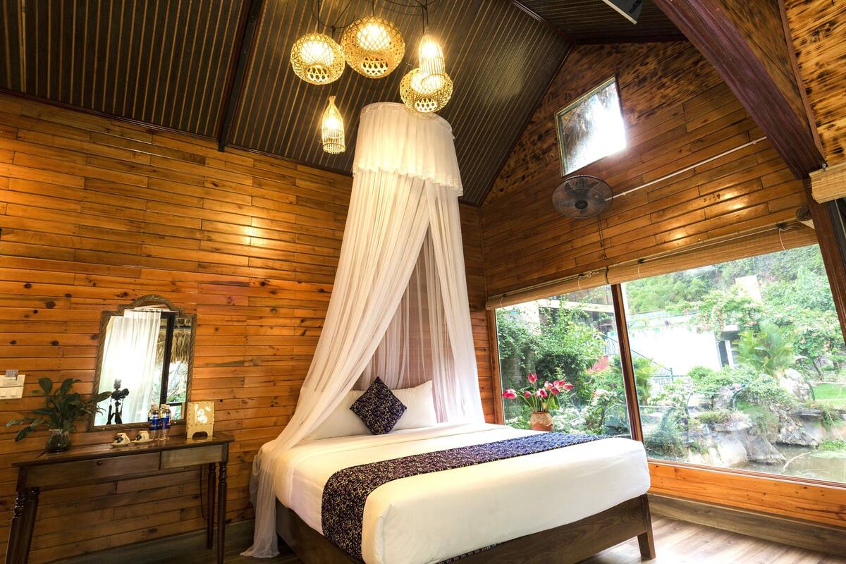 Design Room, 1 Double Bed | Minibar, desk, iron/ironing board, free WiFi
