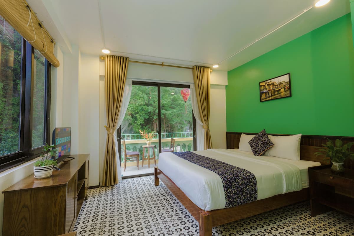 Deluxe Double Room | Minibar, desk, iron/ironing board, free WiFi