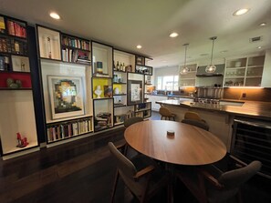 Dining - Cozy Craftsman Sanctuary in the best neighborhood in Modesto (Modesto)