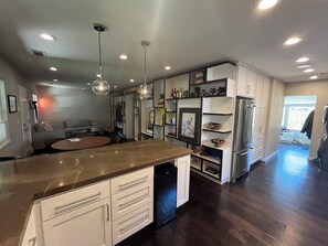 Interior - Cozy Craftsman Sanctuary in the best neighborhood in Modesto (Modesto)