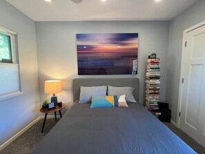 2 عدّة غرف نوم ومكواة/لوح كي وخدمة الإنترنت وملاءات أسرّة