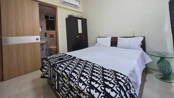 Silitysrauta/-lauta, Wi-Fi, vuodevaatteet