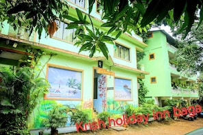 Vista frontal de la propiedad