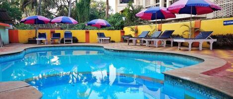 Kolam renang terbuka