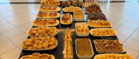 Petit déjeuner buffet compris tous les jours