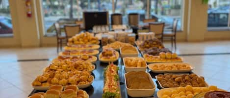 Free daily buffet breakfast