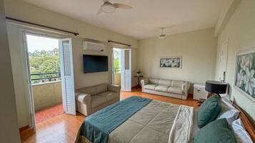 Minibar, escritorio, wifi gratis y ropa de cama