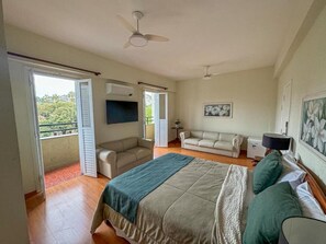 Luxury Double Room | Minibar, desk, free WiFi, bed sheets