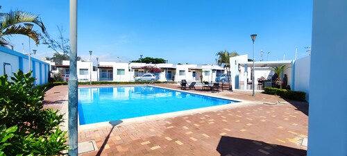 Private Urb. in Salinas with security, few blocks from the boardwalk, WiFi, games.