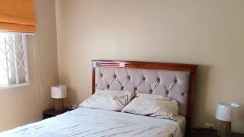 3 habitaciones, escritorio, wifi gratis y ropa de cama