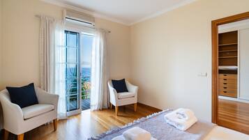 3 soverom, strykejern/-brett, internettilgang og sengetøy