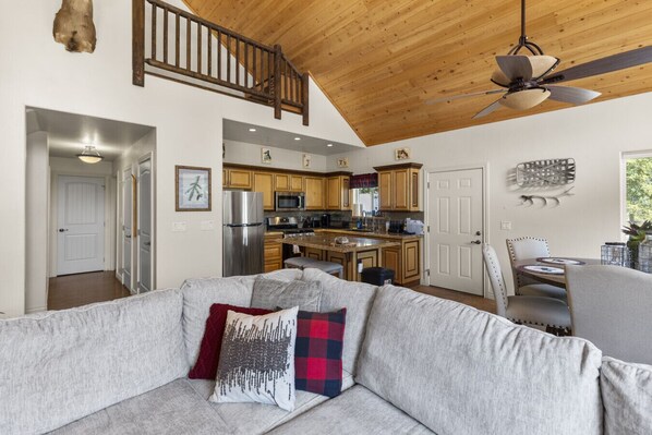 Smart TV, fireplace, ping pong