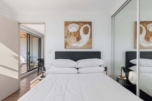 2 habitaciones, tabla de planchar con plancha, wifi y ropa de cama 