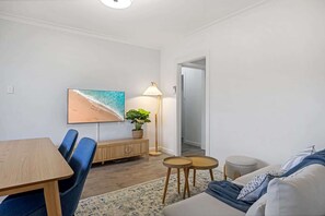 Téléviseur, bureau