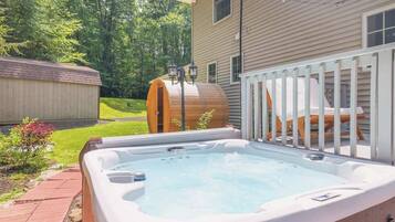 Tina de hidromasaje al aire libre