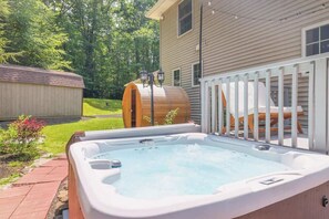 Outdoor spa tub - Heated Private Pool Hot Tub Game Room Sauna (Stroudsburg)