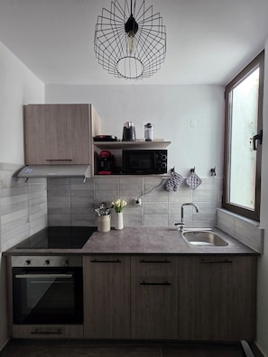 Micro-ondes, four, plaque de cuisson