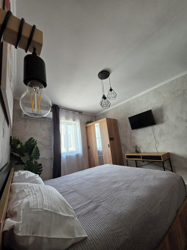 1 chambre, fer et planche à repasser, Wi-Fi, draps fournis