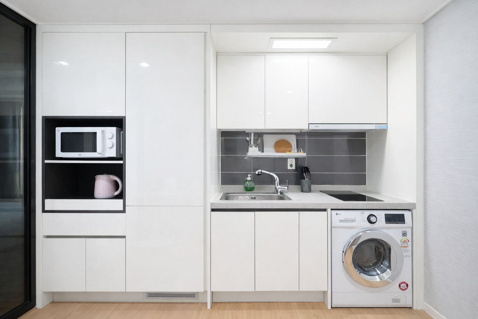 Suite familiar | Sala de estar | Una Smart TV, Netflix, películas de pago, suelo radiante