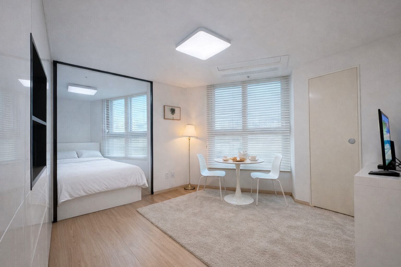 Studio Suite | Down comforters, laptop workspace, free WiFi, bed sheets