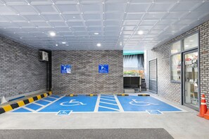 Wheelchair-accessible van parking - 올스테이 명동 (Seoul)