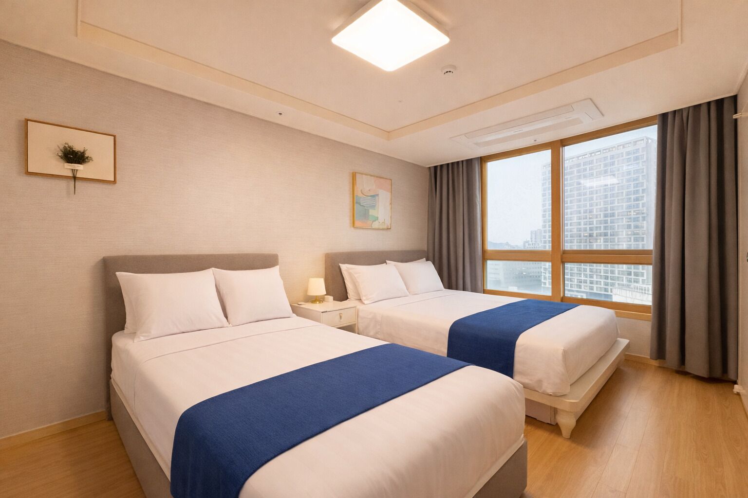 Family Suite | Down duvets, laptop workspace, free WiFi, bed sheets