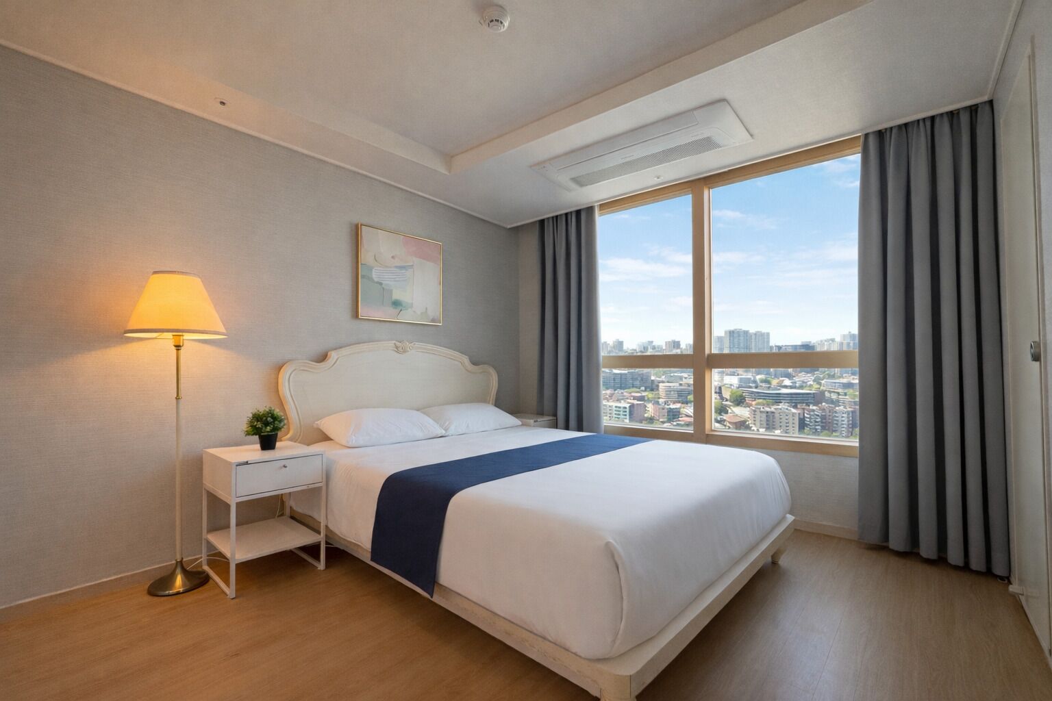 Family Suite | Down comforters, laptop workspace, free WiFi, bed sheets