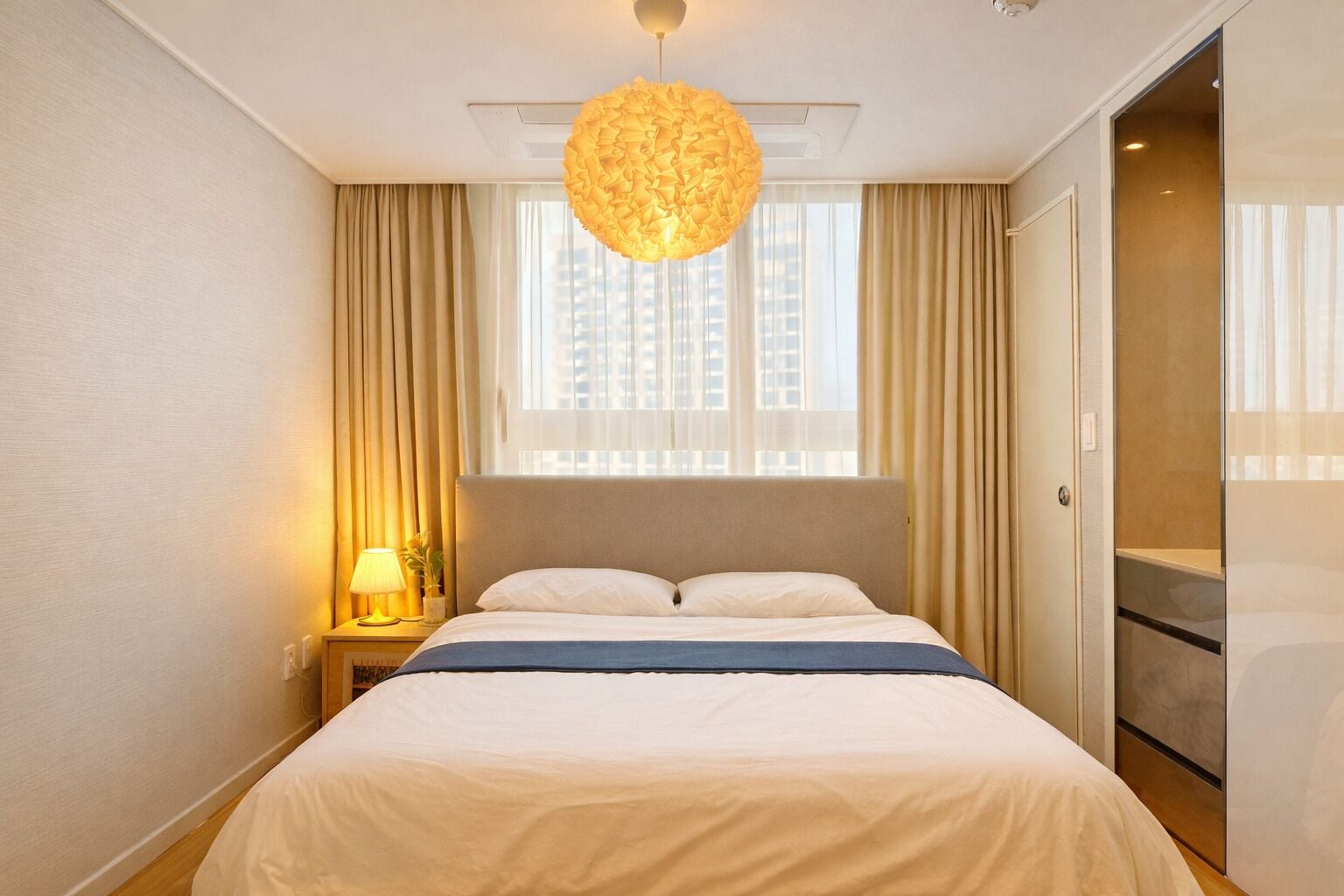 Family Studio | Down comforters, laptop workspace, free WiFi, bed sheets