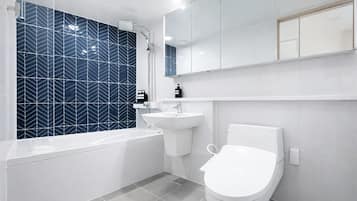 Hårføner, håndklær, såpe og sjampo