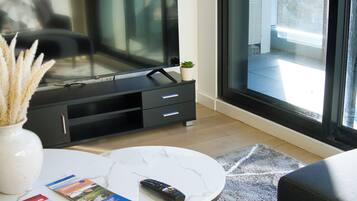 Appartamento, 1 letto queen, non fumatori, cucina | Area soggiorno | TV LED 40 pollici con canali digitali, Netflix, servizi in streaming