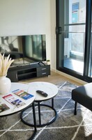 Apartamento, 1 cama Queen, para não fumantes, cozinha | Área de estar | TV LED 40 polegadas com canais digitais, Netflix, serviços de streaming