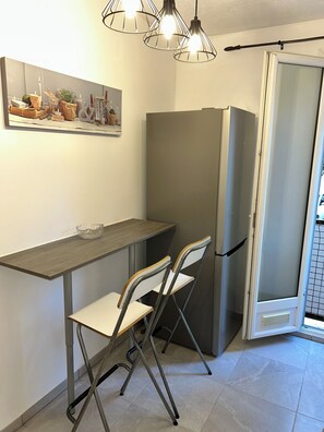 Dining - Le Vélodrome - The urban suite with air conditioning and parking (Marseille)