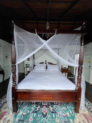 Romantic Suite, Mountain View | Minibar, individually decorated, individually furnished, free WiFi