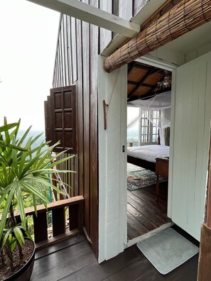 Signature Suite, Hot Tub, Mountain View | Bathroom | Separate tub and shower, deep soaking tub, rainfall showerhead