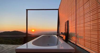 4000Dao-A Hilltop Hideaway Experience