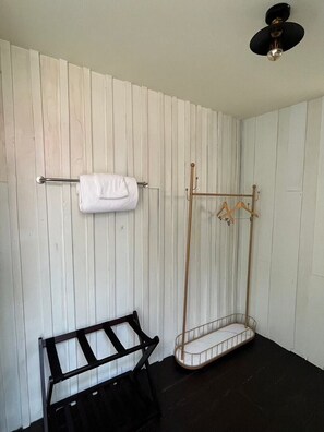 Standard Suite, Mountain View | Bathroom | Separate tub and shower, towels, soap, shampoo