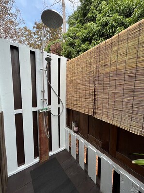 Standard Suite, Mountain View | Bathroom | Separate tub and shower, towels, soap, shampoo