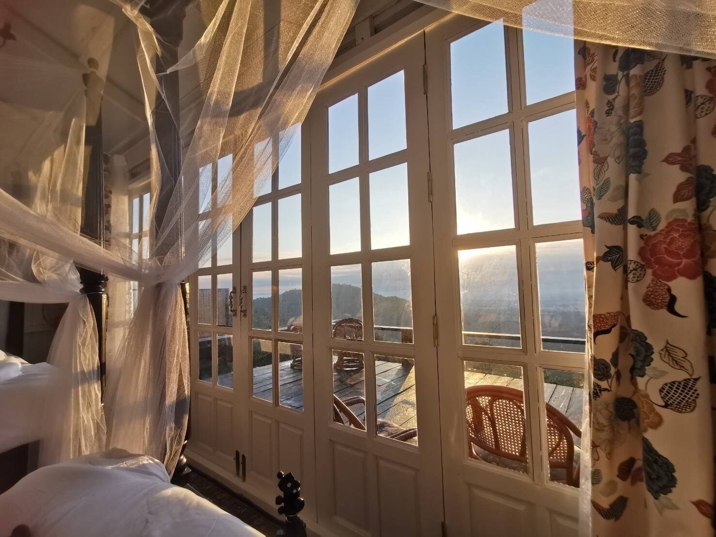 Ropa de cama de alta calidad, minibar y decoración personalizada 