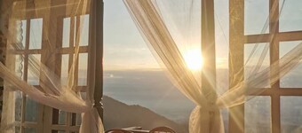 4000Dao-A Hilltop Hideaway Experience 