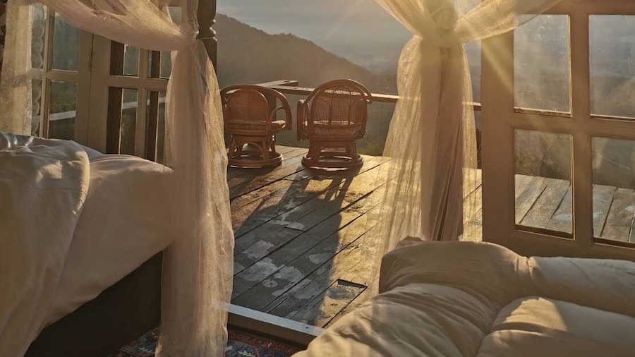 4000Dao-A Hilltop Hideaway Experience
