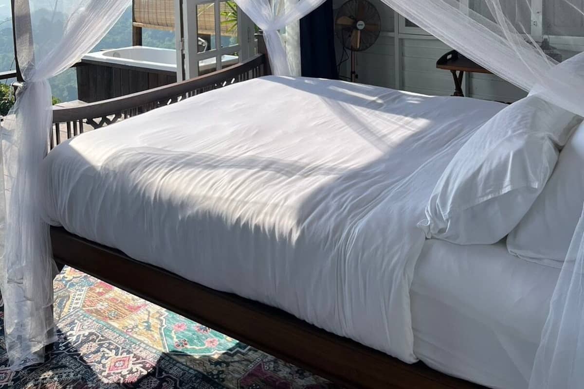 Minibar, decoración personalizada, muebles diferentes y wifi gratis