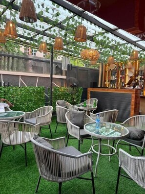 Outdoor dining - Villa Palazzo Hotel 2.0  (Ikeja)