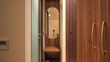 Deluxe Room | Wardrobe